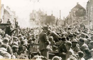 General De Gaulle meets the residents