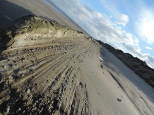 Sur la plage d'Utah-Beach, les vestiges se découvrent