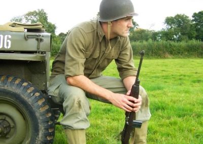 Instant de repos pour cet officier US entre deux combats