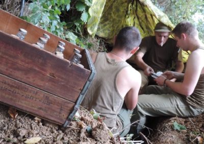 US soldiers playing cards