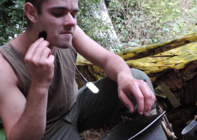 Shaving session for the US soldier on the front